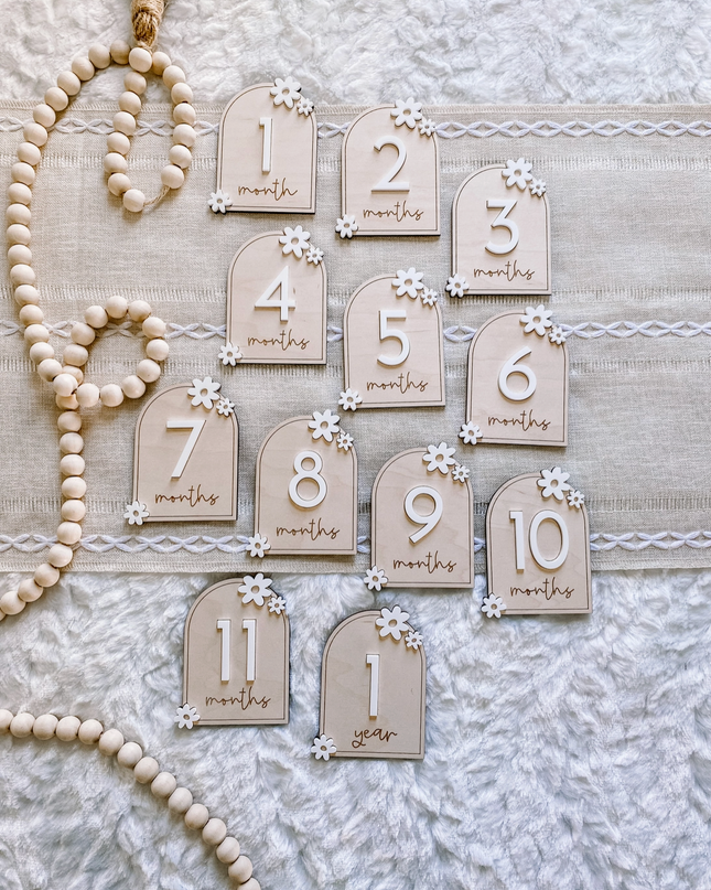 Wooden Monthly Milestone Set - Daisy